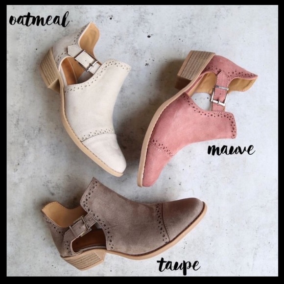 Shoes - ANKLE BOOTS STYLE BOX ( 1 PAIR ) // NWT